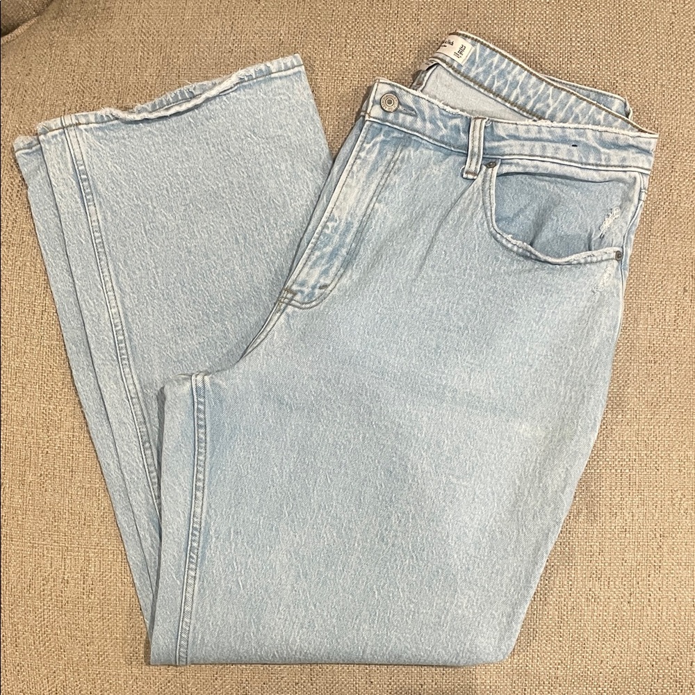 Abercrombie & Fitch 90s Relaxed High Rise Light Blue Jeans